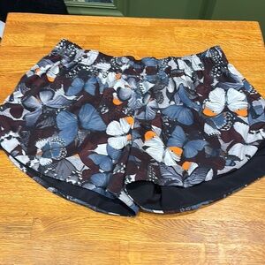 lululemon mid rise 4 inch.